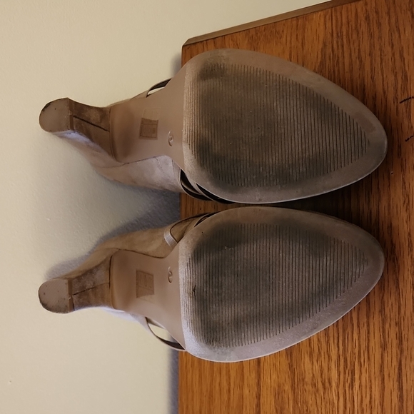 Taupe Like New Journee Collection Loren Pumps - Picture 7 of 9